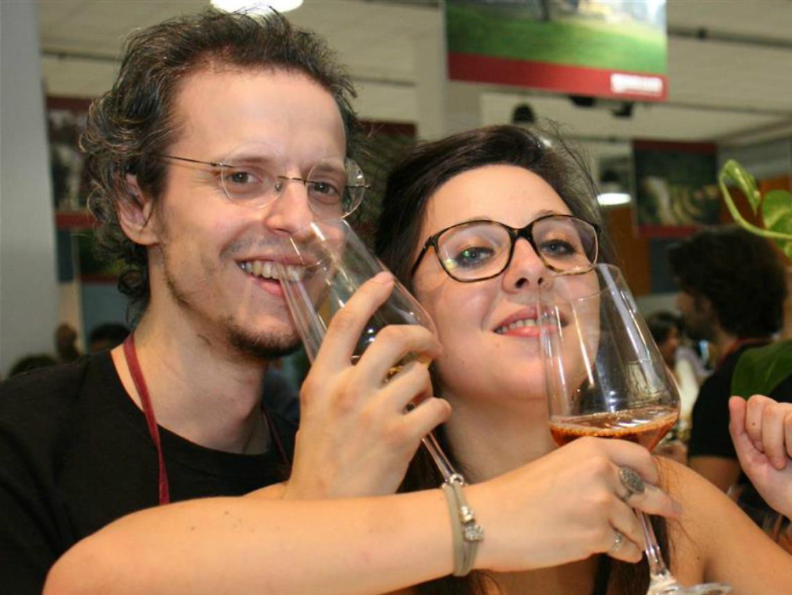 Il pagellino della Douja<br/>Tra facce da sagre ed etichette sbagliate