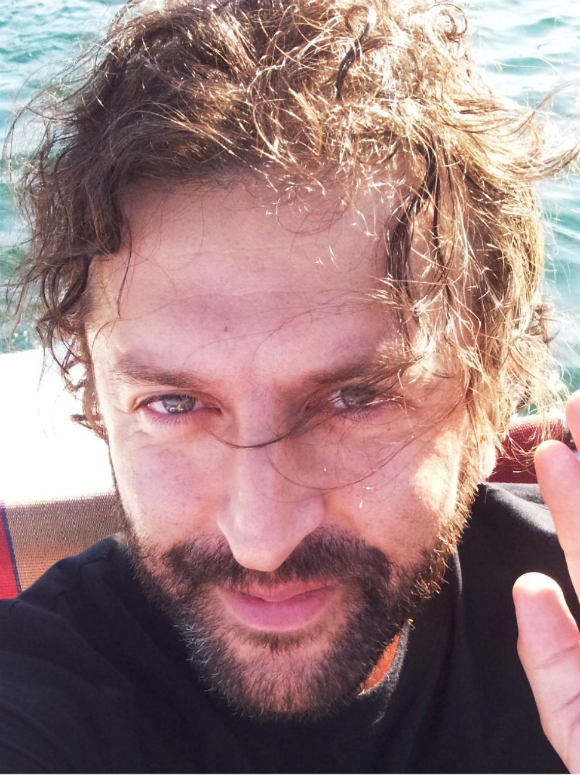 Minacciato di morte per il libro<br/>"Volevo uccidere Gianni Morandi"