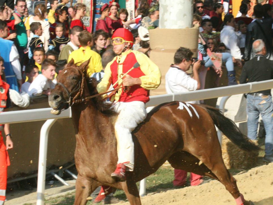 Palio, Nizza euforico per Giovanni Atzeni<br/>&laquo;Chi vince a Siena non vince ad Asti? Vedremo&raquo;