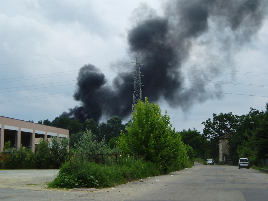Roghi al campo nomadi di via Guerra<br/>300 firme in procura contro i fumi