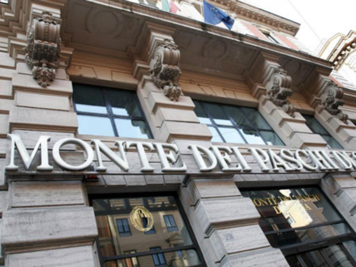 &laquo;Ai banchieri stipendi d'oro<br/>e a noi disdettano il contratto&raquo;