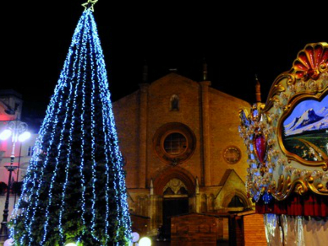 Cittadella del Natale e luminarie accese