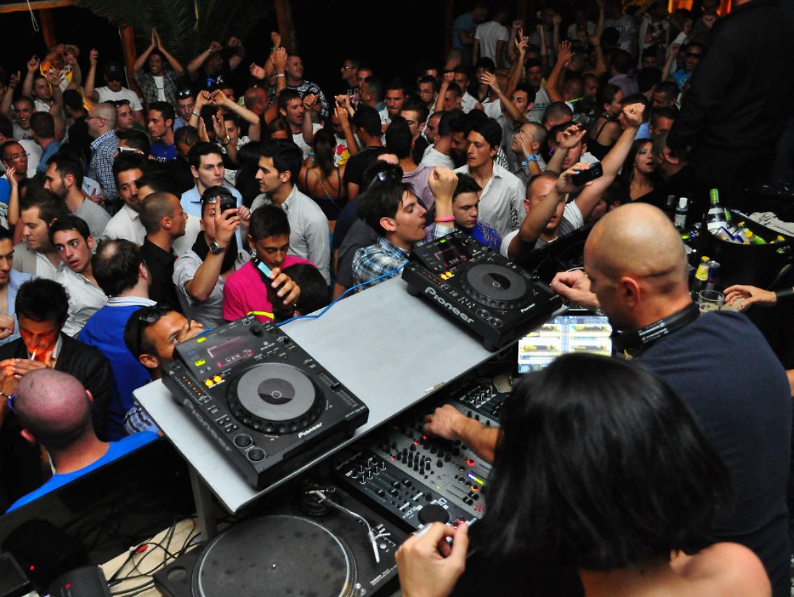 Tutto in una notte, cos&igrave; si balla in discoteca