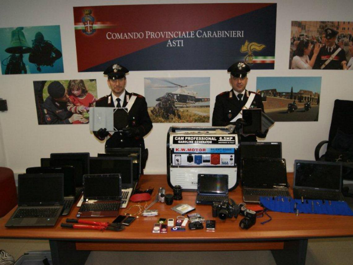 Arrestato ricettatore, in casa 15mila euro<br/>in pc e tablet. Foto: &egrave; vostra la refurtiva?