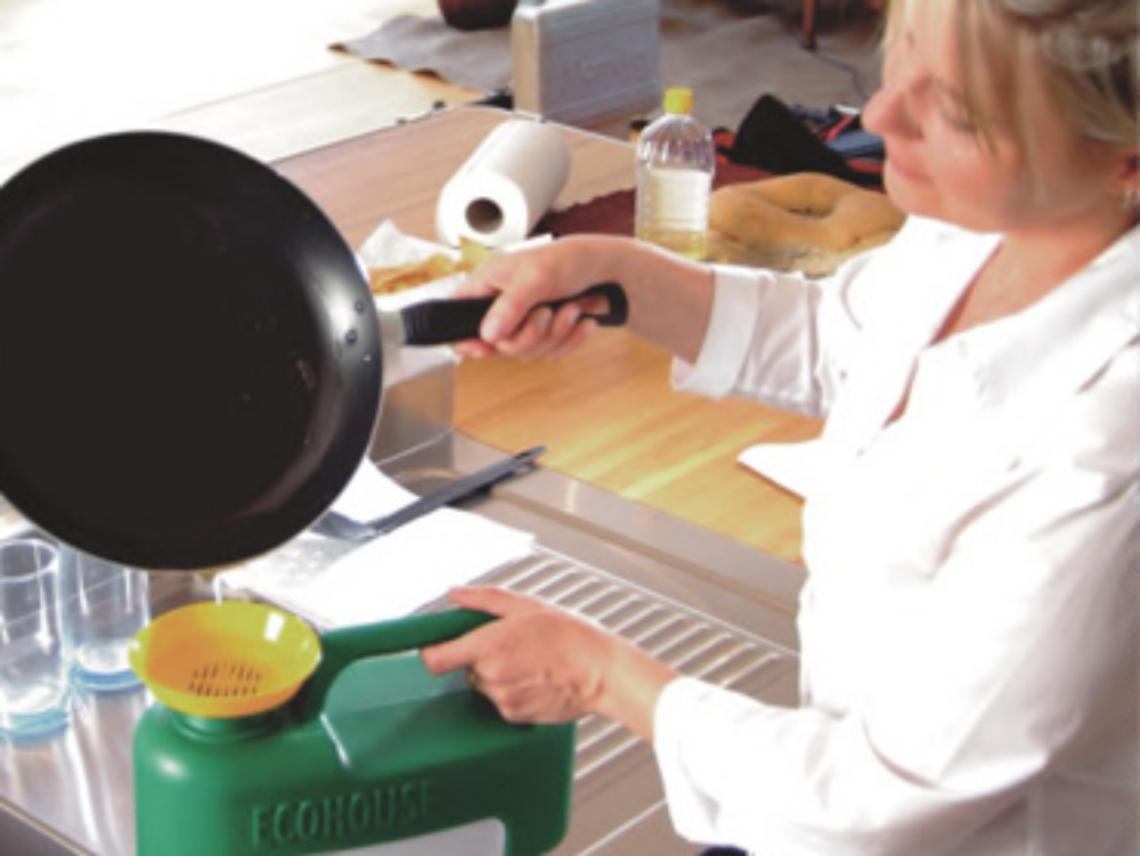 Oli e grassi che buttiamo nel lavandino, una sperimentazione