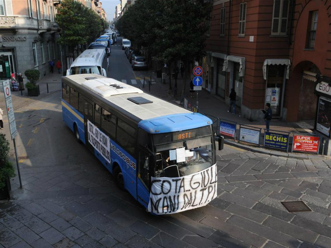 Pullman mercoled&igrave; in piazza: basta tagli ai trasporti