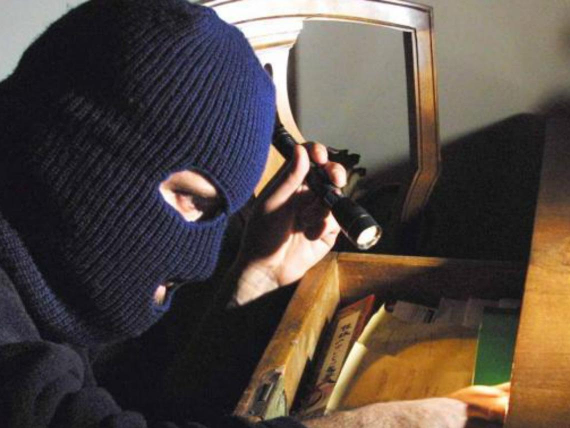 Sorpresi dai carabinieri in un alloggio<br/>mentre rubano duemila euro in oro