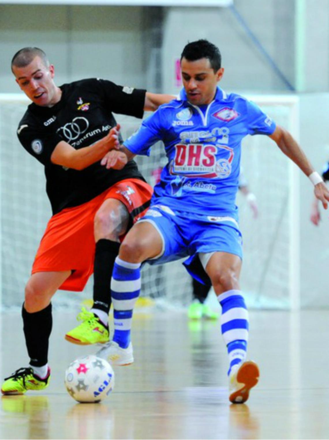 Orange a Napoli nell'anticipo di A, mentre Sky dedica due servizi ai "nostri"