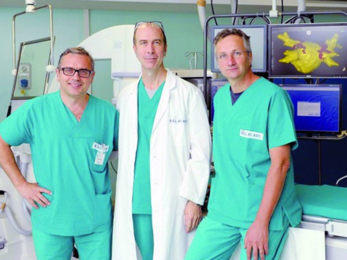 Chirurghi insieme per un giorno<br/>per salvare la vita di un ragazzo