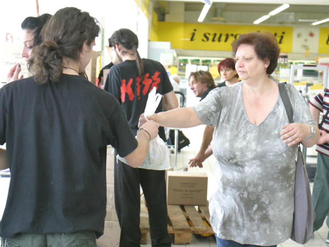 65,5 quintali di prodotti per i pi&ugrave; bisognosi<br/>raccolti grazie a "Porta la sporta"