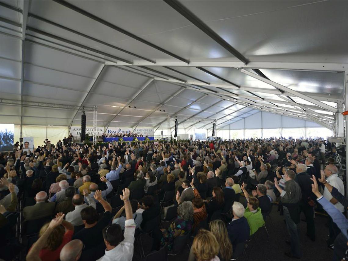 Banca d'Alba, in 14mila presenti all'assemblea