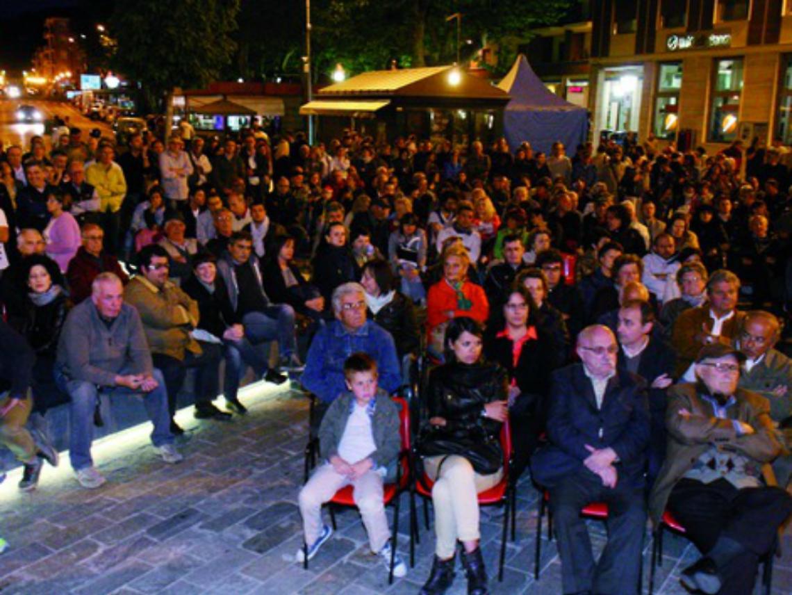 Canelli, piazza stracolma<br/>per il confronto fra i tre candidati