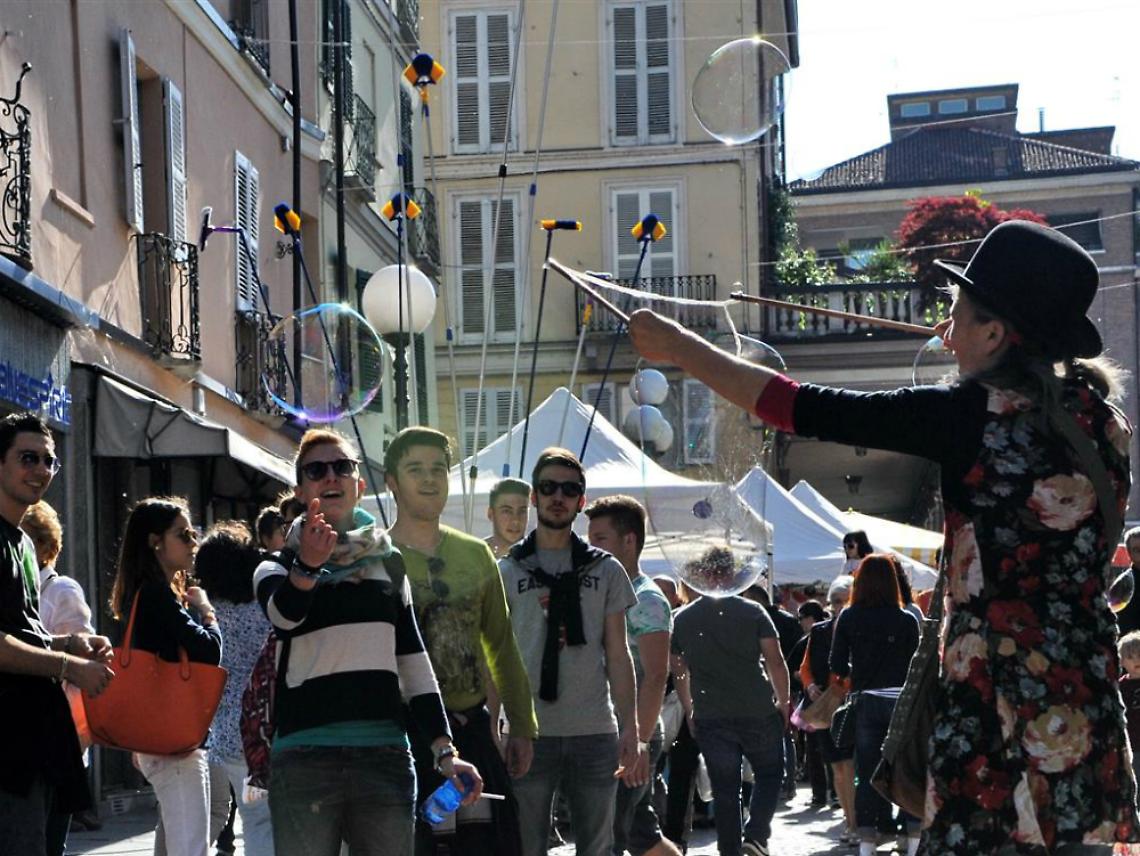 Da Valance ad Asti<br/>per assistere alle feste