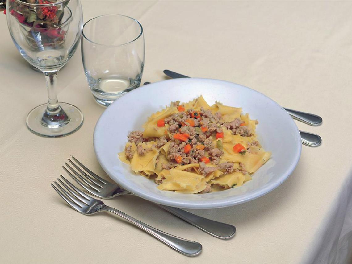 Lasagnette quadre al rag&ugrave; di gallina bionda di Villanova