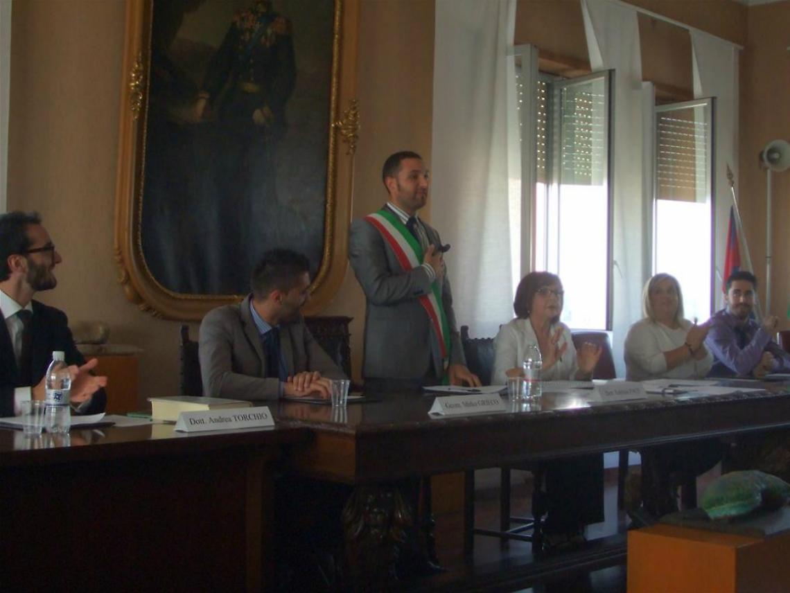 A Isola il sindaco 32enne<br/>giura nel Consiglio "dei giovani"