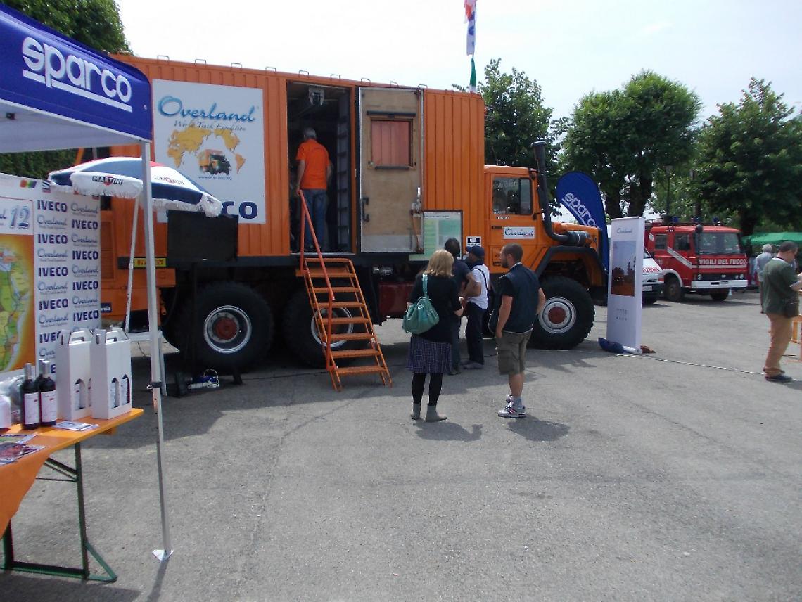 Anche il camion arancione di Overland alla "Fiera della menta" di Piov&agrave;