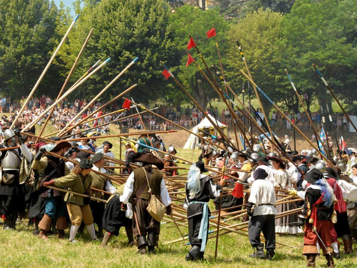 Assedio di Canelli sotto tono<br/>Visitatori in calo, la festa &egrave; suggestiva