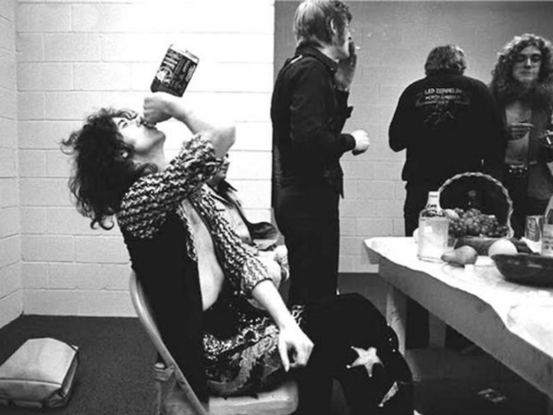 Mick Jagger steso da un pugno<br/>e lo humour di Bob Dylan