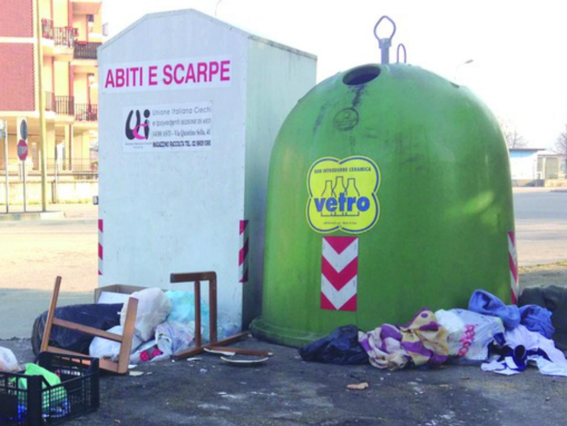 Rifiuti gettati in strada<br/>Attenzione, arrivano gli ispettori