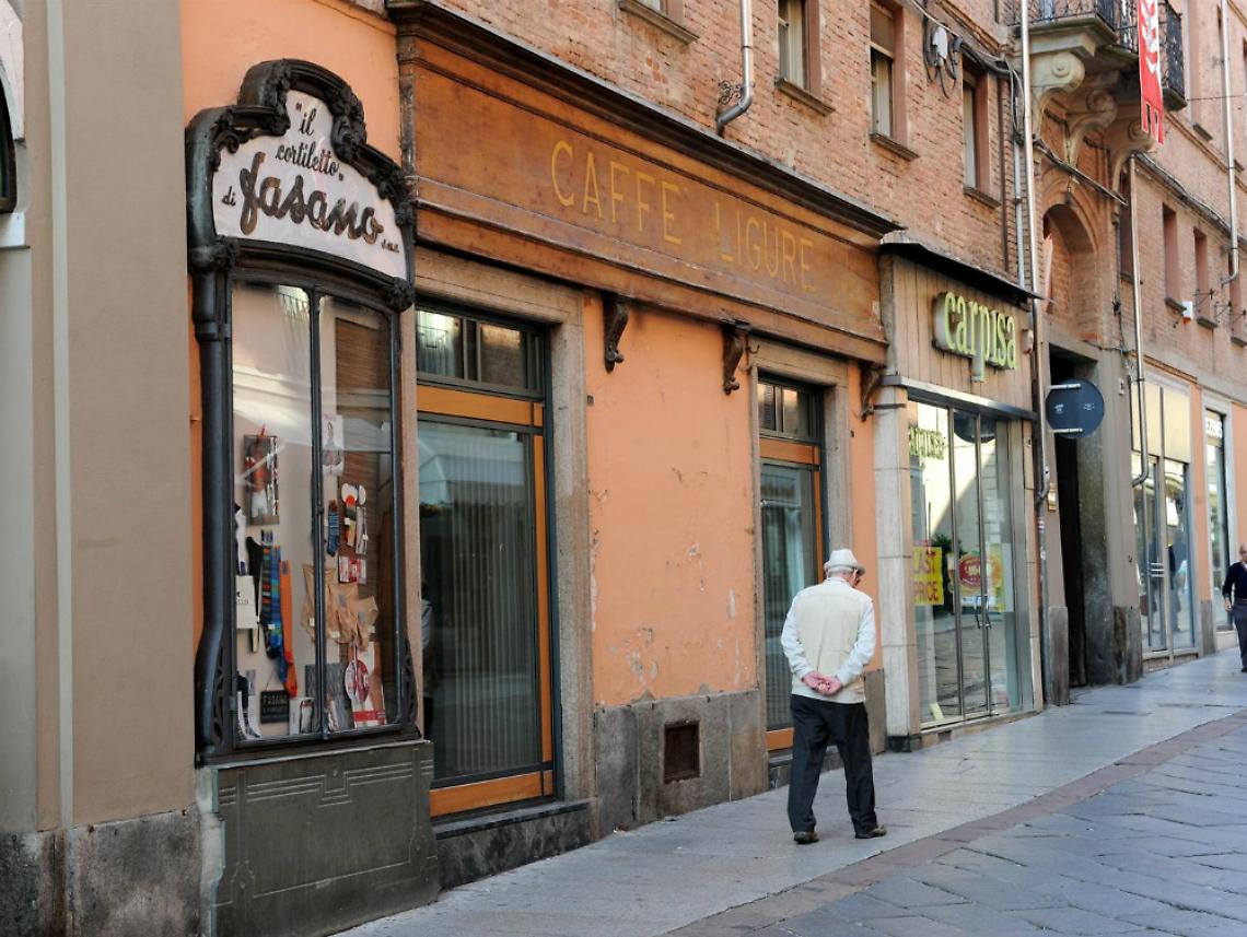 Mai pi&ugrave; bar Ligure, al suo posto<br/>un negozio di ottica su due piani