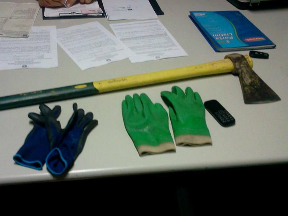 Tre fermati in corso Savona con un'ascia in macchina