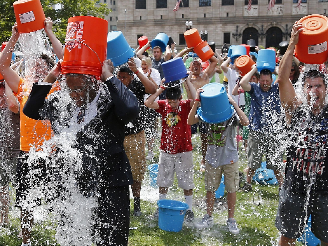 Un secchio d'acqua gelata contro la Sla<br/>L'iniziativa benefica al Parco avventura