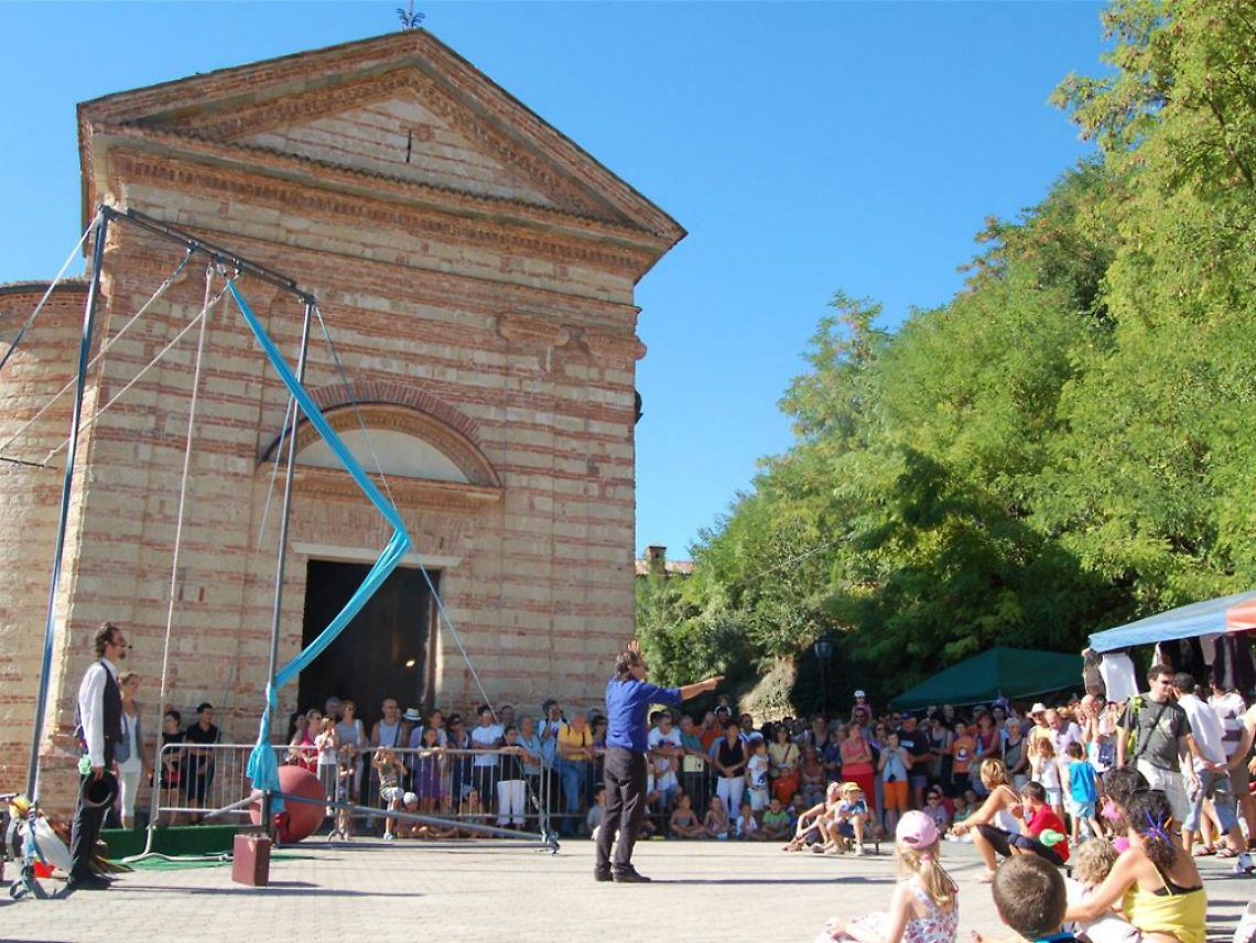 Viarigi, kermesse a cielo aperto<br/>con gli artisti di strada