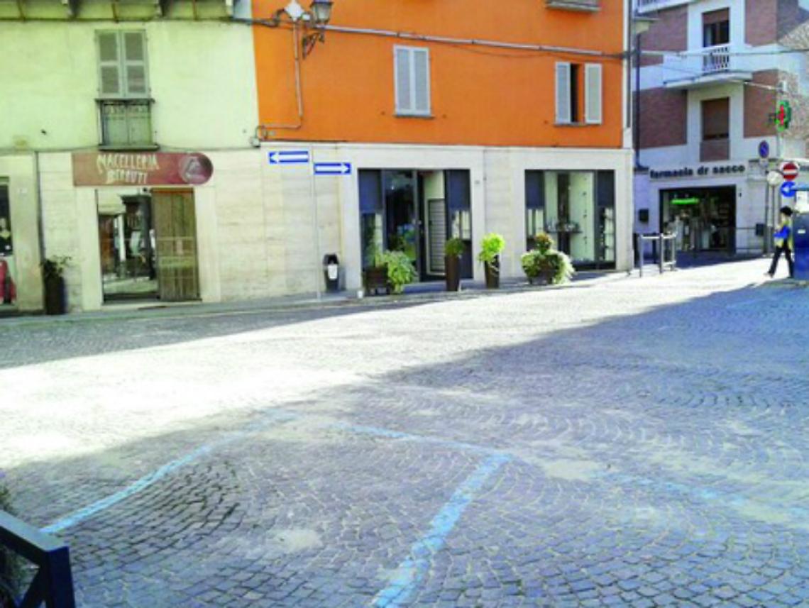 Canelli, area pedonale:<br/>commercianti sul piede di guerra