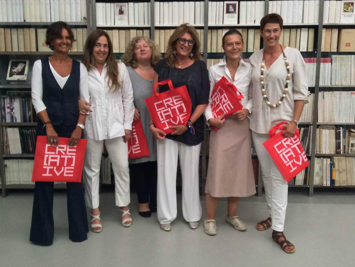 Otto istantanee per "Bottiglie d'artista"<br/>nel cortile del palazzo del Michelerio