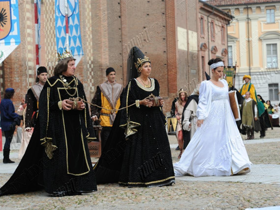 Palio, corteo storico: la Pergamena<br/>d'autore va a San Silvestro