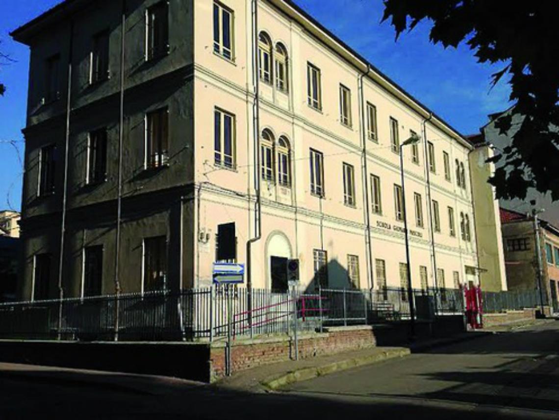 Si rif&agrave; il tetto alla scuola Pascoli