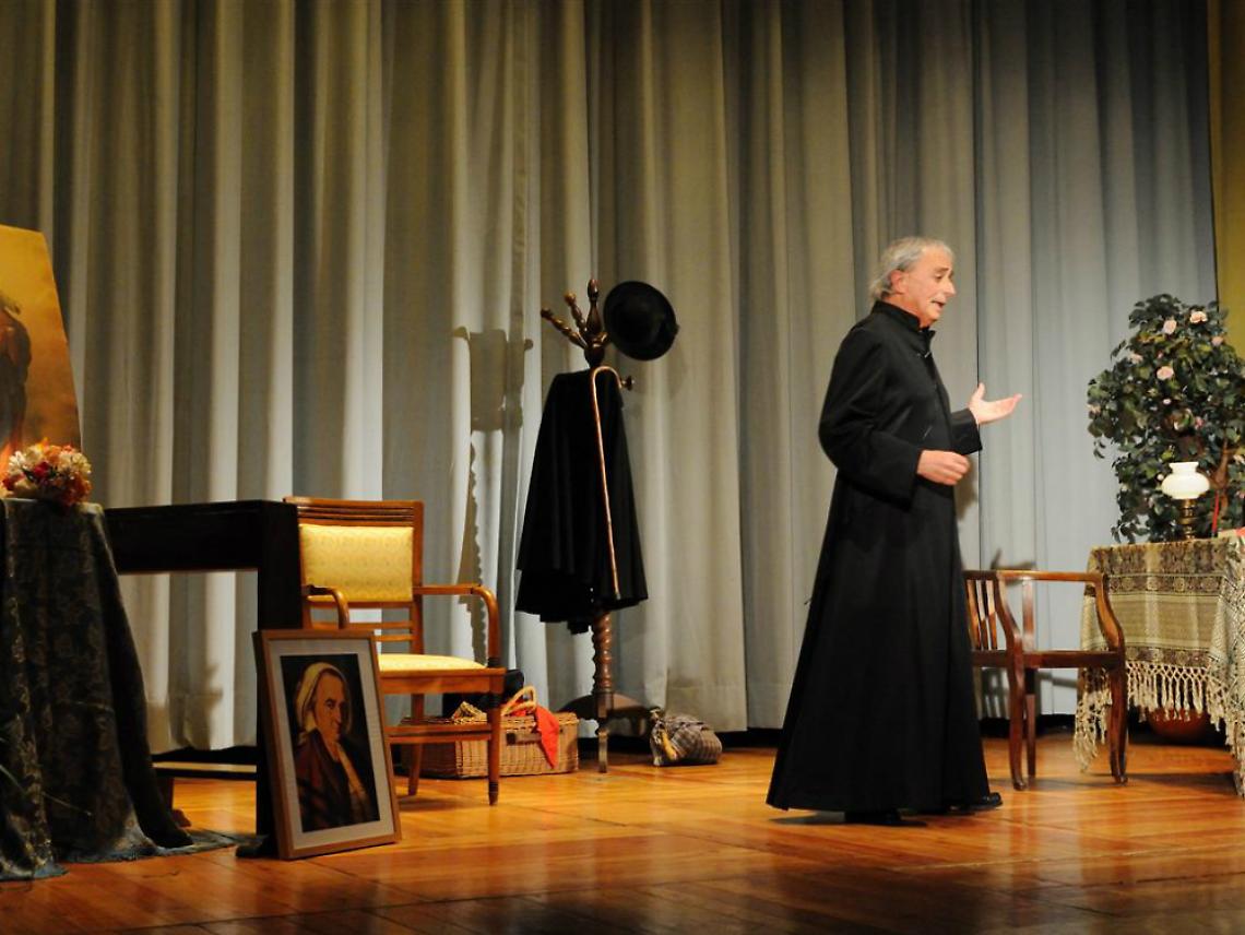 Teatro gremito, commozione e sorrisi<br/>Cos&igrave; Arato esordisce nel "suo" Don Bosco