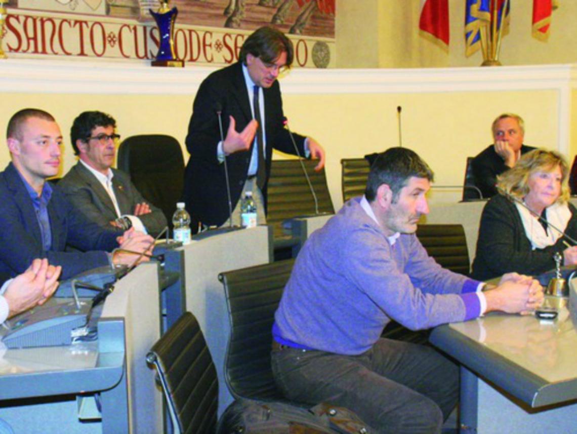 Palio, il Consiglio boccia i ?saggi<br/>e conferma i provvedimenti del Capitano