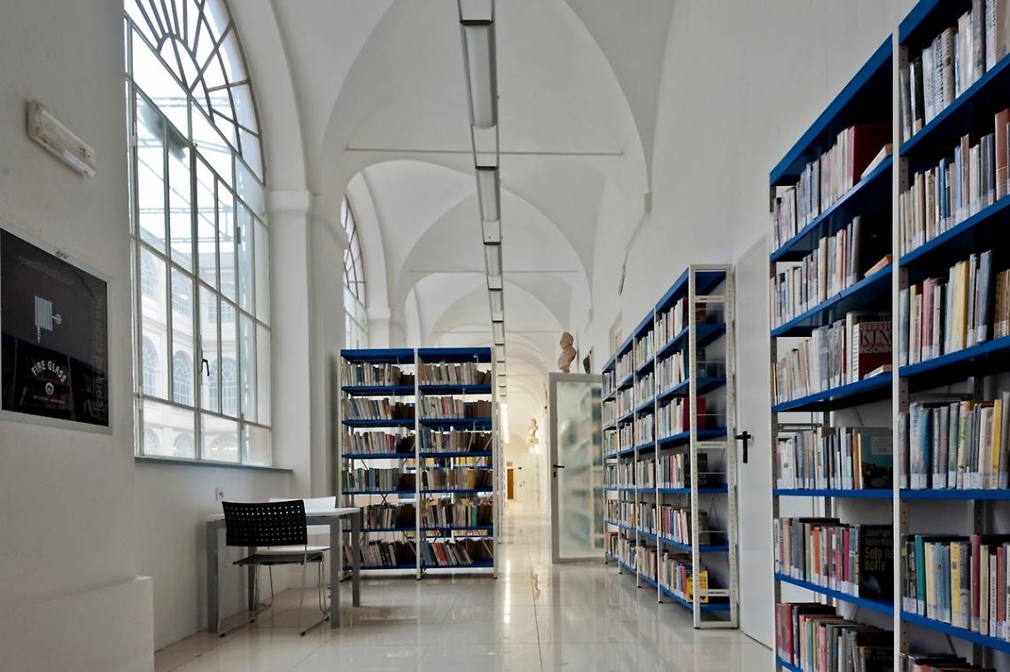 Biblioteca, riapertura con sorpresa<br/>In un libro l'autografo del Che