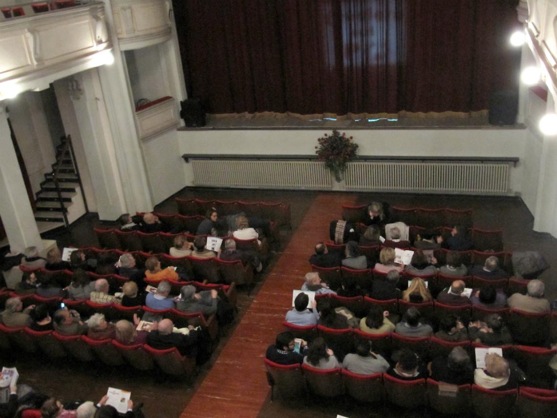 Nei paesi il sipario nasconde uno schermo