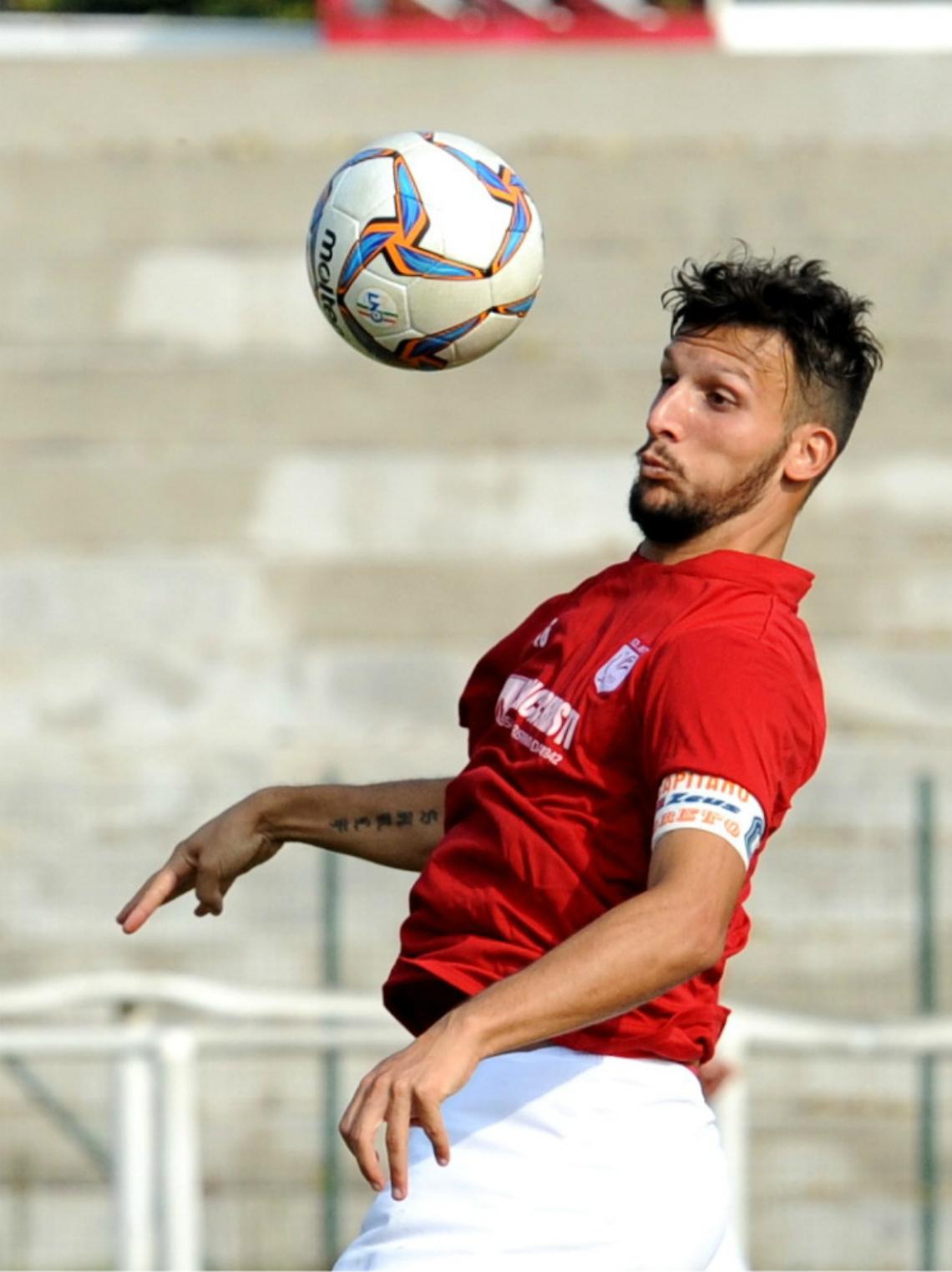 Punto d'oro per i galletti<br/>sul campo della Caronnese