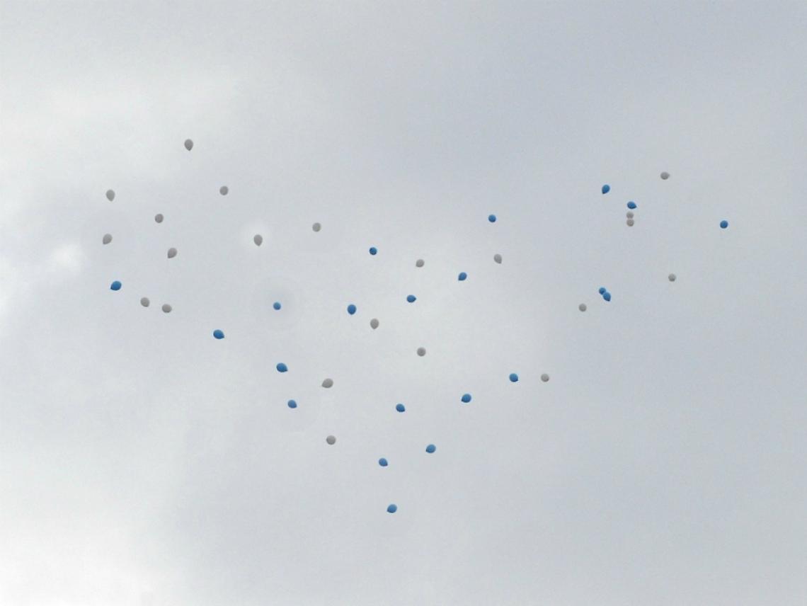 Un cuore di palloncini<br/>per lultimo saluto a Jacopo