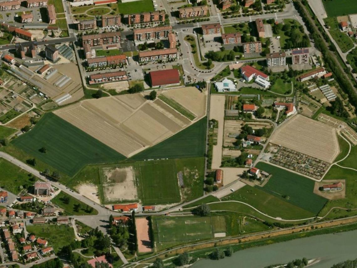 Vicino al LungoTanaro edilizia e polo sportivo