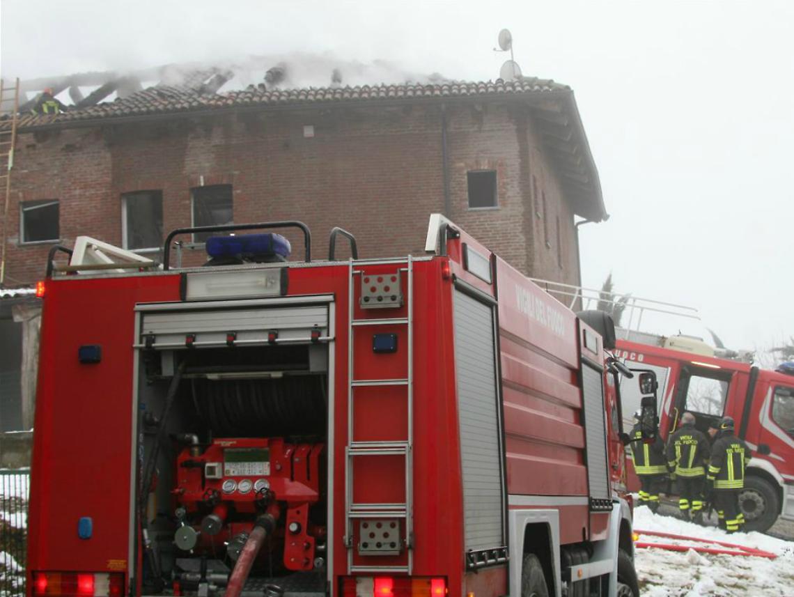 Due incendi in pochi minuti, paura<br/>in corso Volta e a Castelnuovo