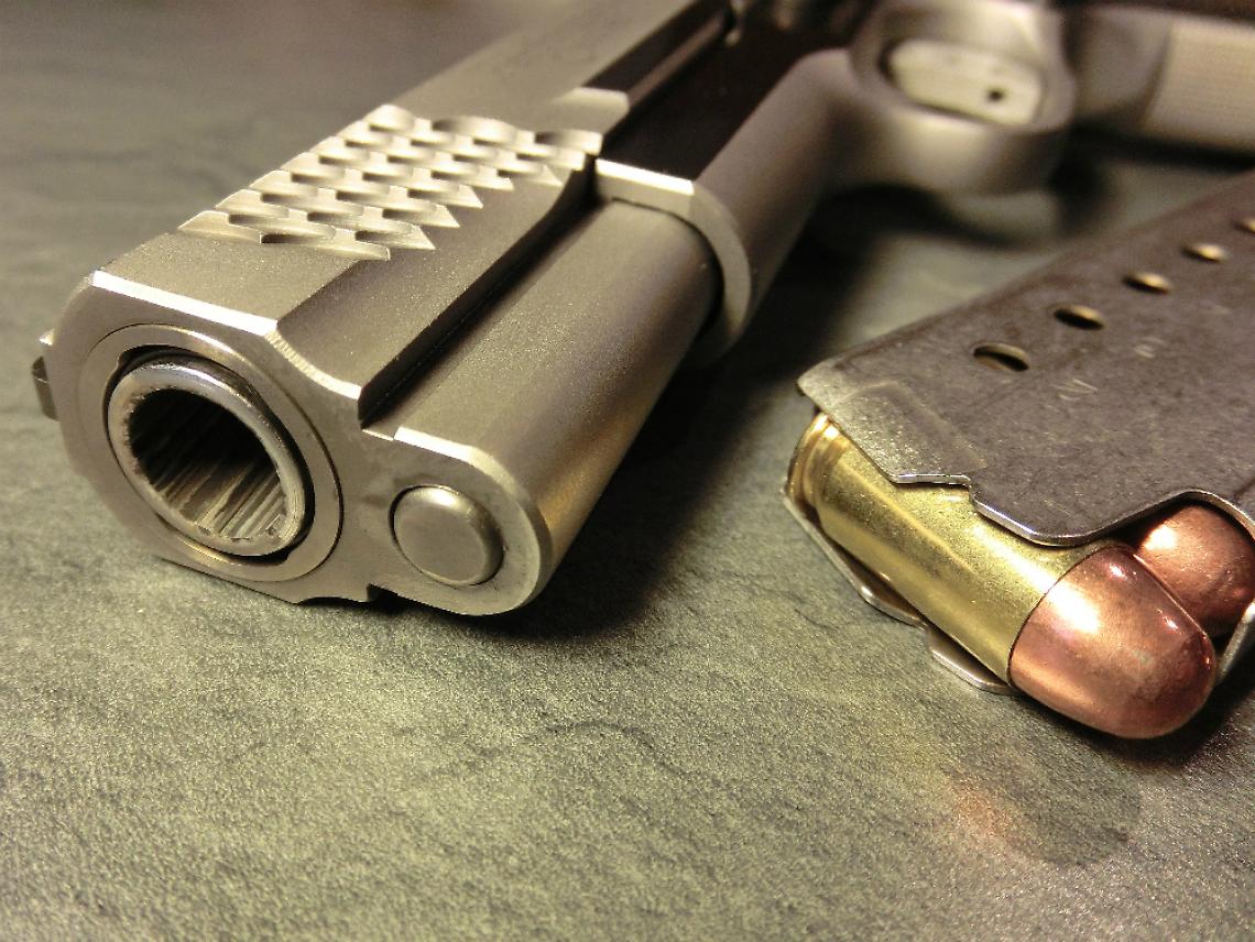 Pistole e fucili nascosti in un cantiere<br/>Deposito di una banda criminale?