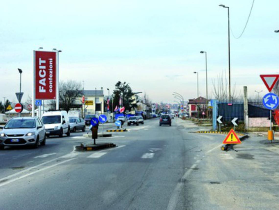 Via Guerra, una rotonda<br/>pericolosa e mal segnalata