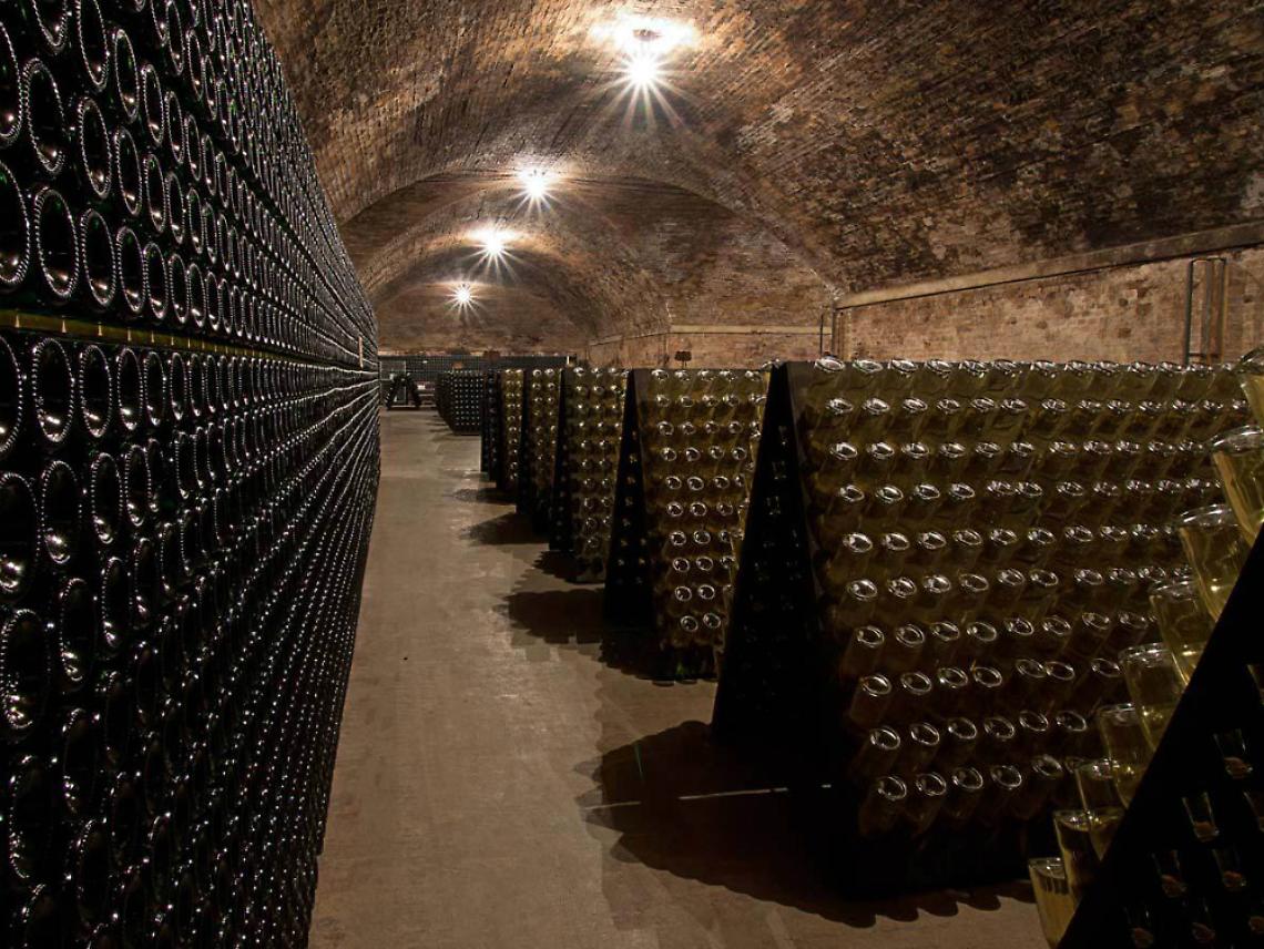Cantine aperte a Canelli, via con Bosca<br/>Le bollicine nelle "cattedrali" Unesco