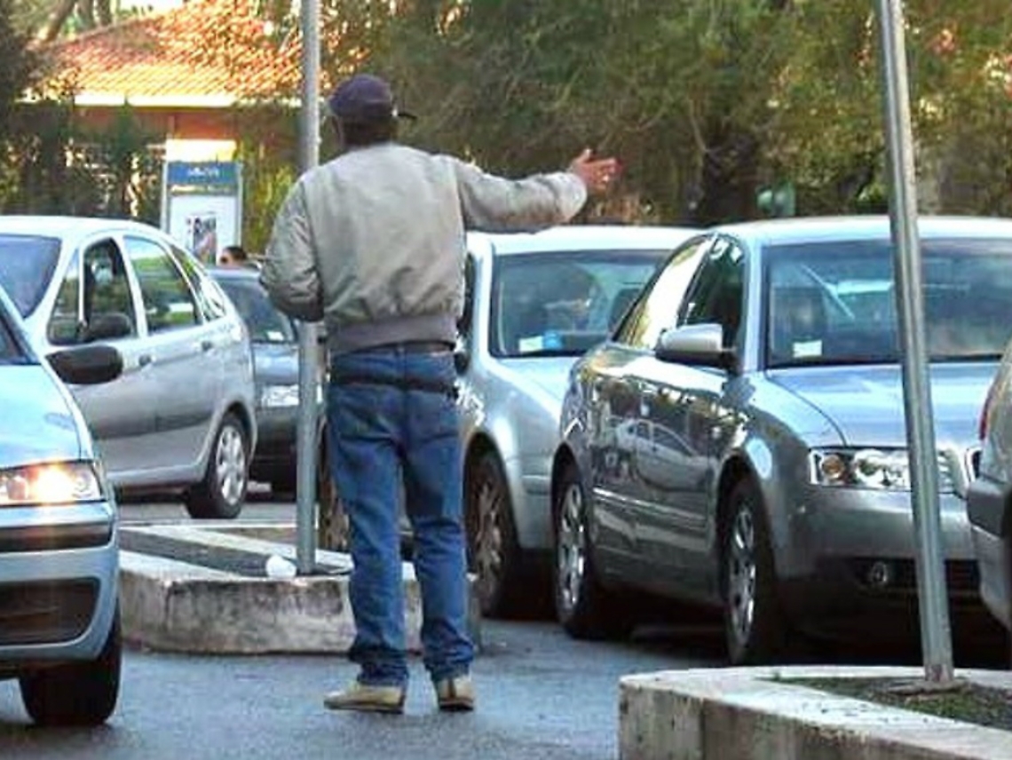 Parcheggiatori abusivi, la Lega Nord:<br/>&laquo;Come un pizzo, il sindaco cosa fa?&raquo;