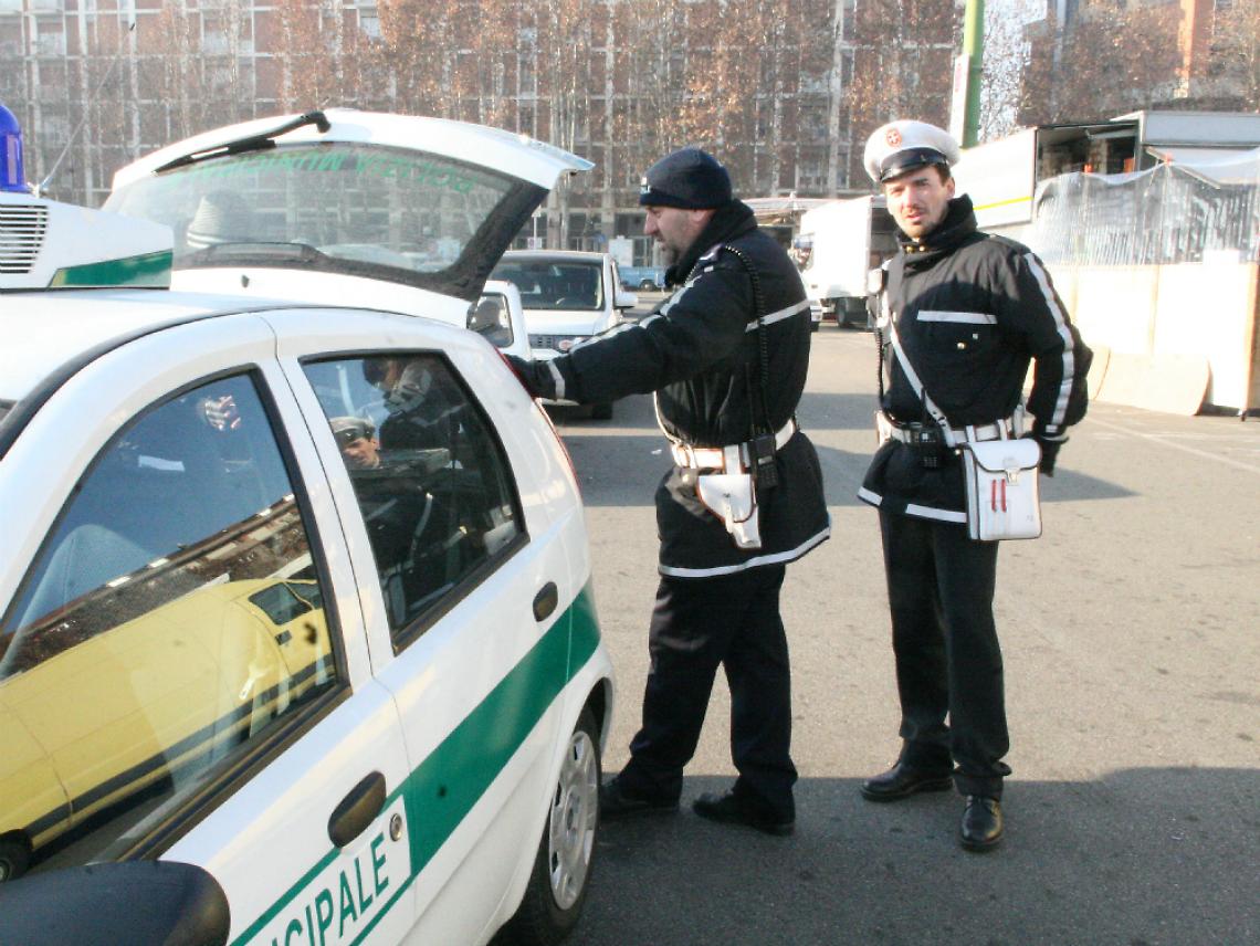 Parcheggiatori abusivi? &laquo;Non sono aumentati&raquo;<br/>Ma per la legge &egrave; impossibile multarli