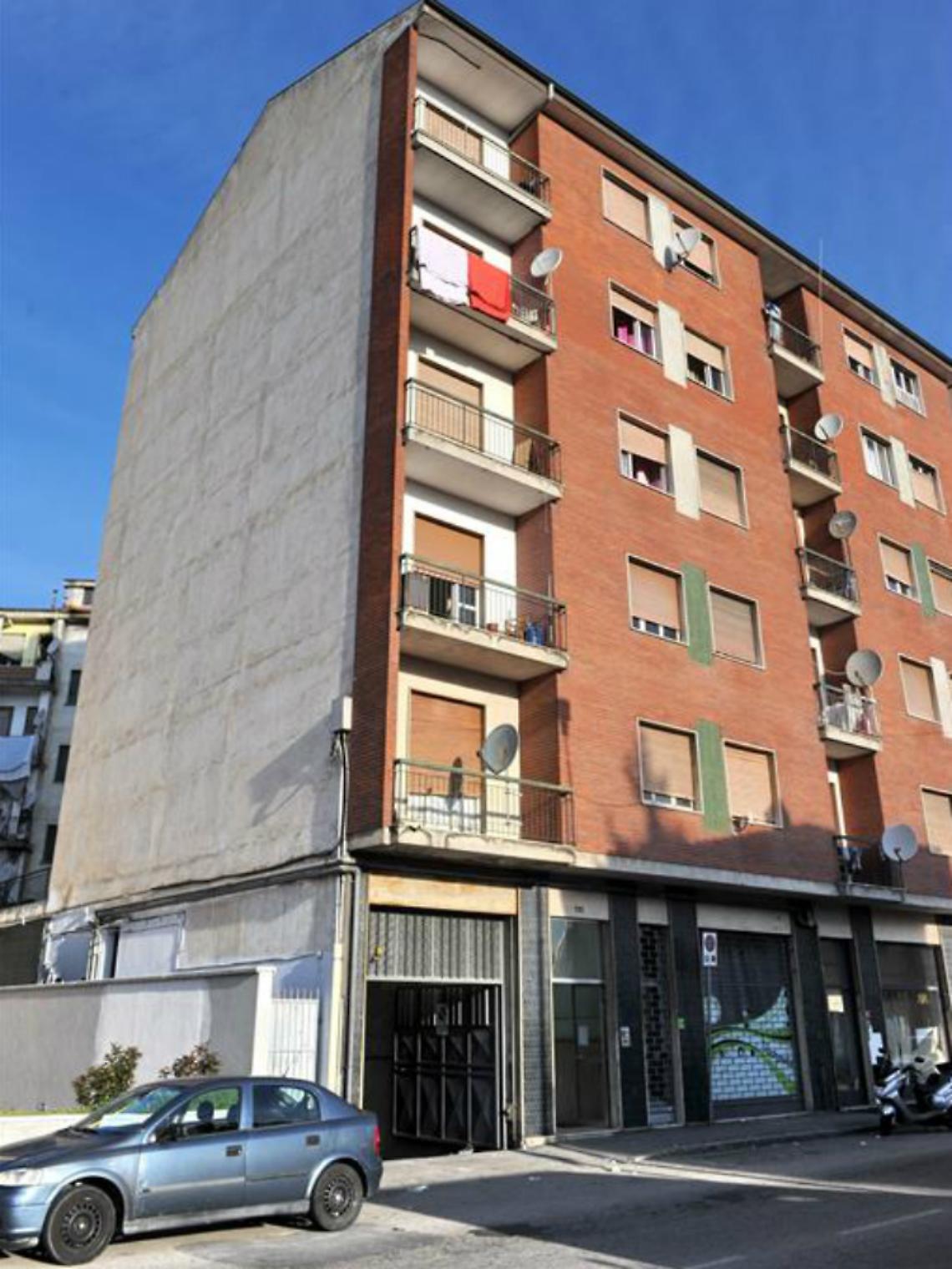 Rogo in cantina, il fumo<br/>invade tutto il palazzo