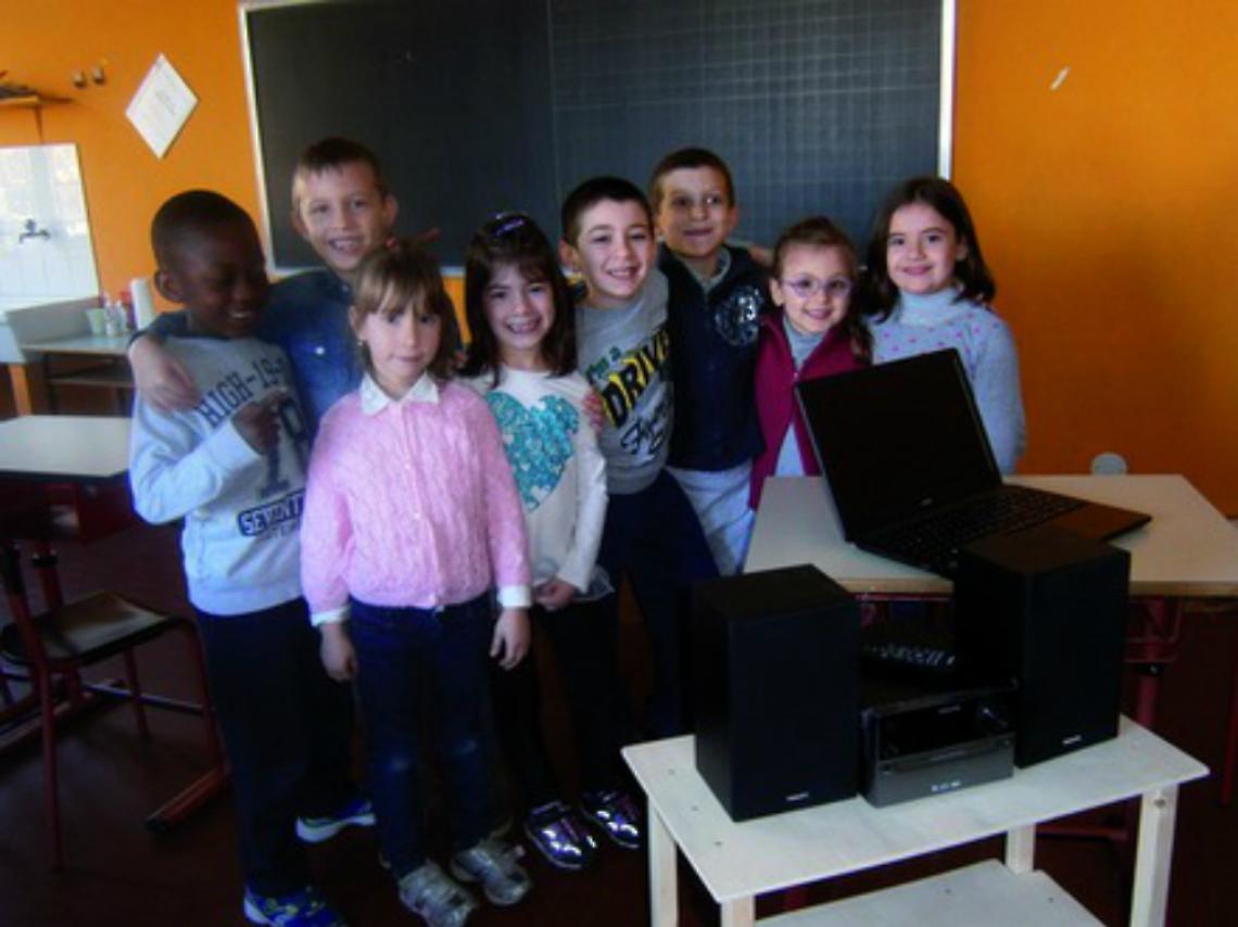 Un nuovo computer per i bambini<br/>della scuola San Domenico Savio