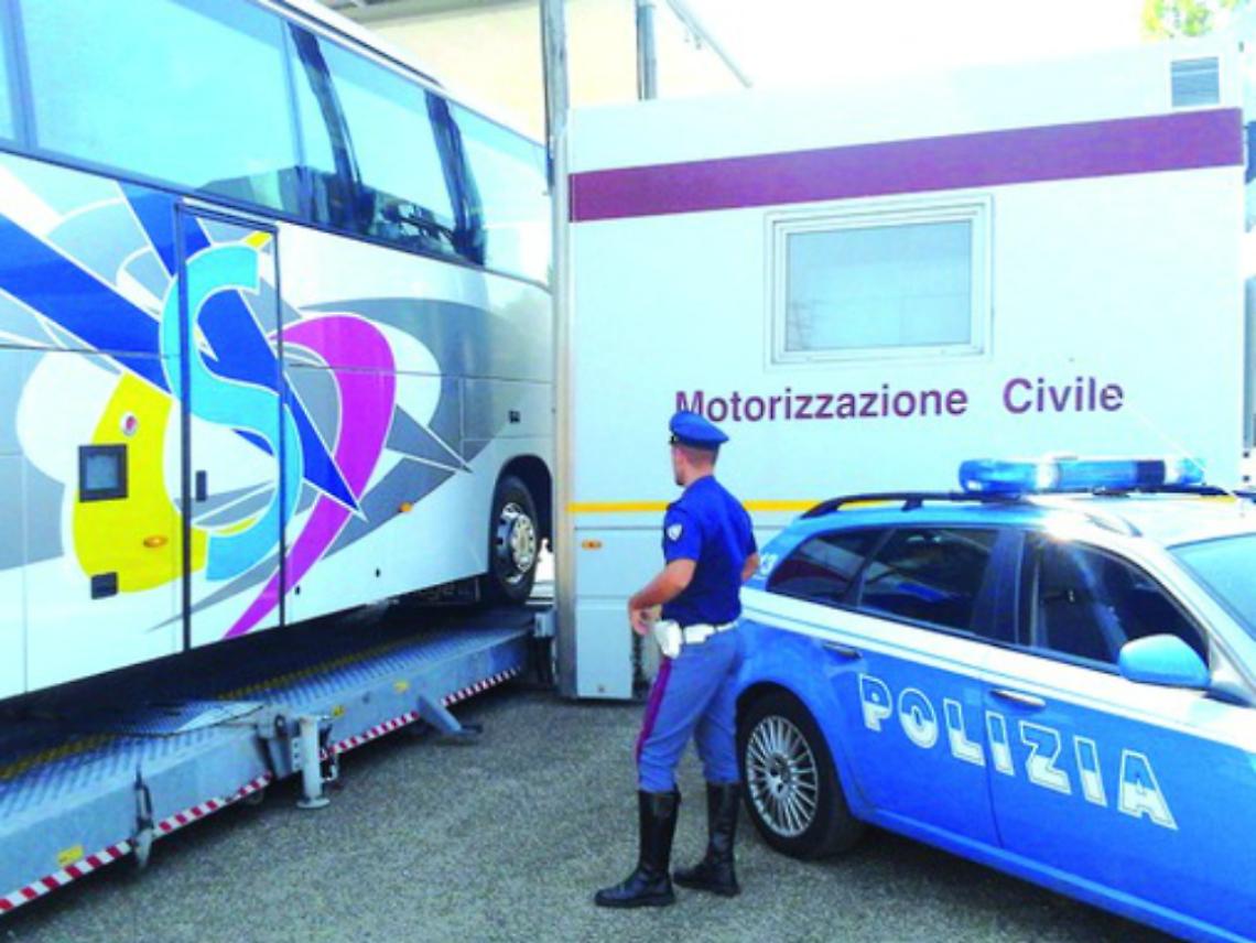 Controlli sui bus che portano<br/>gli studenti in gita scolastica