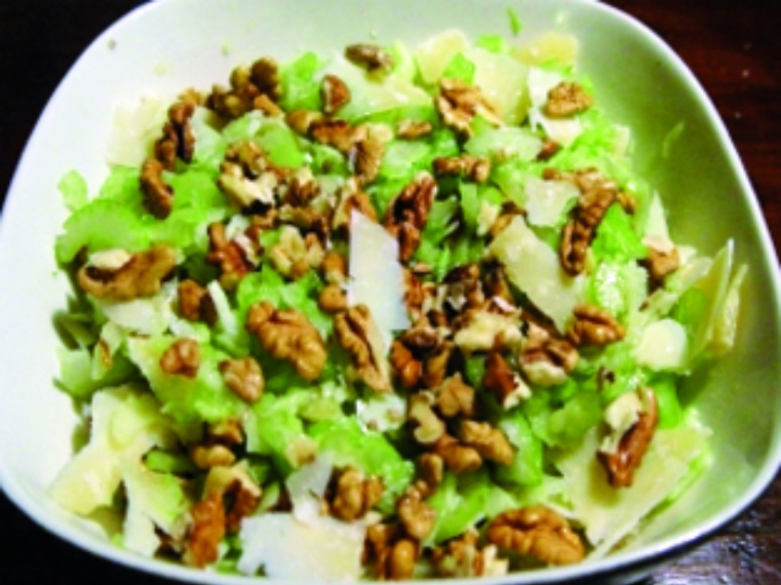 Insalata di pollo sedano e noci