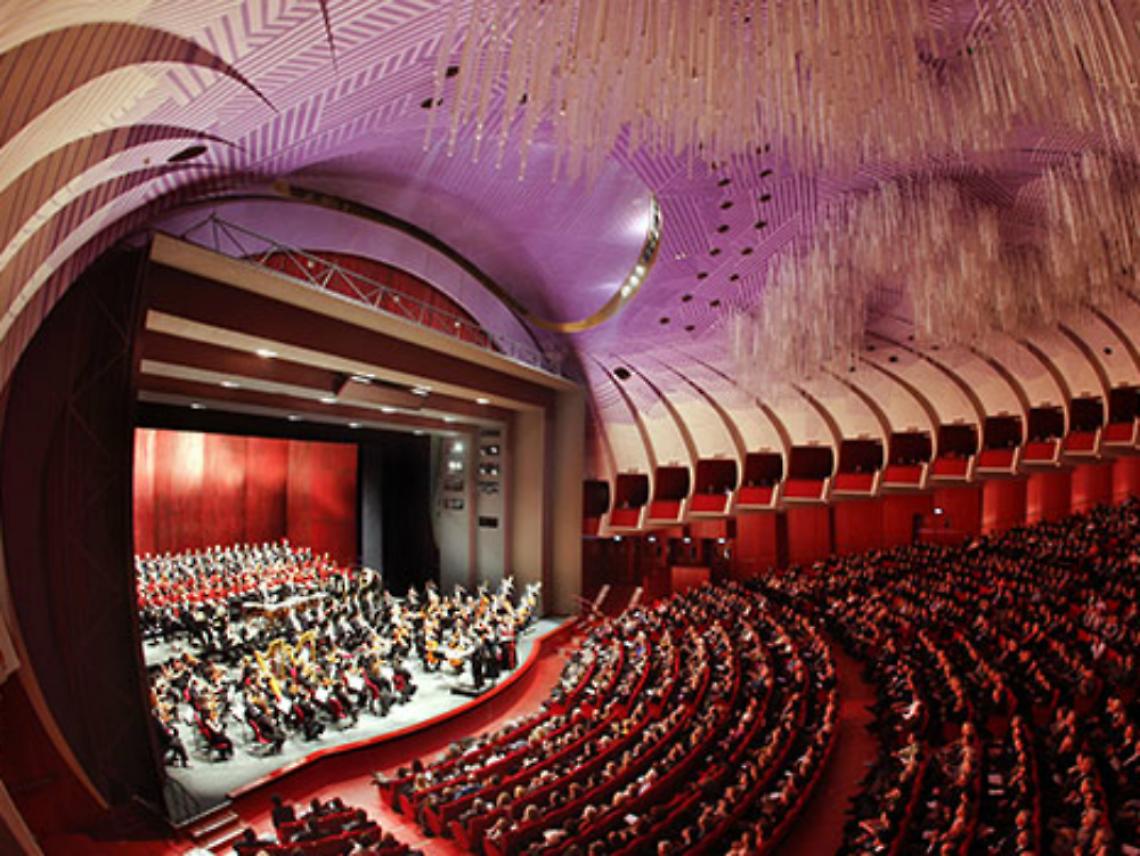 Cosa fare d'estate? Visite guidate<br/>e serate al Regio con l'Utea