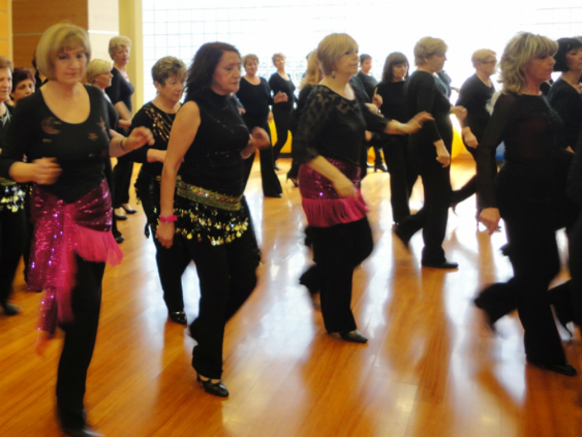 Dalla gare di carte<br/>ai corsi di ballo, al Dlf